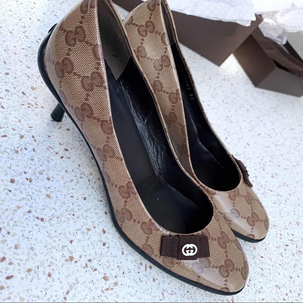NIB Authentic Gucci Crystal GG Bow Front Mid Heel